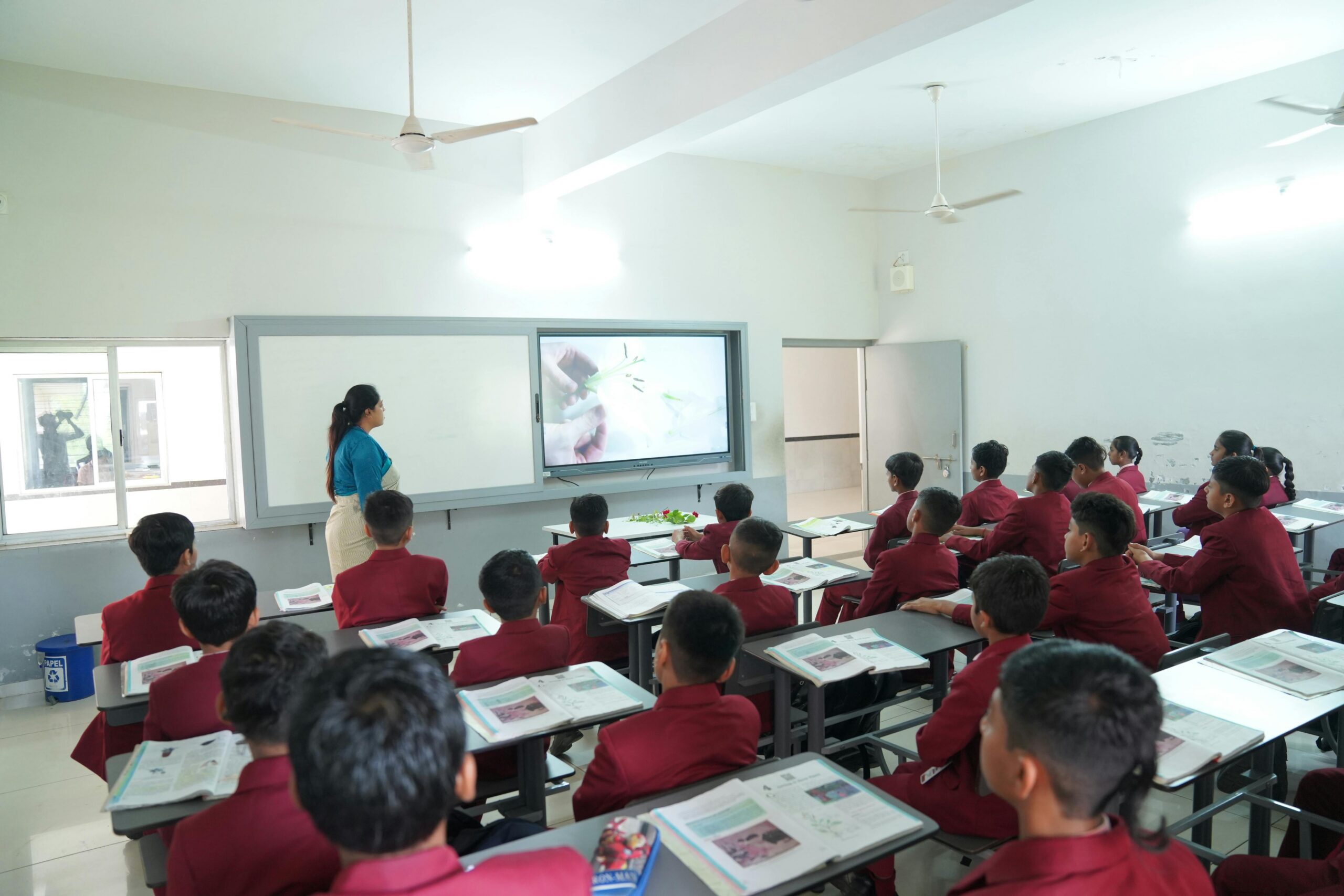 Ngành giáo dục – Quản lý thiết bị phục vụ giảng dạy và học tập